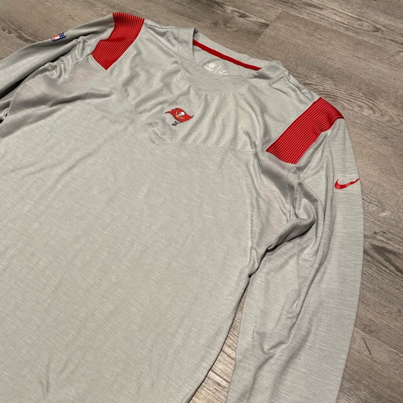 Nike Tampa Bay Buccaneers NFL On Field Dri-Fit Long Sleeve Shirt Men's Size XL - Picture 2 of 4